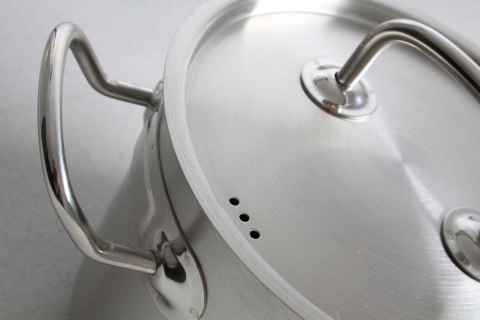Garnek wysoki Kitchen Line z pokrywką 2,8 l; śr. 160 x 140 h Hendi